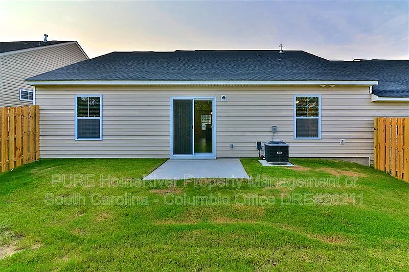 3 bed, 2.0 bath, 1296 sqft, $1,675 — Photo 2