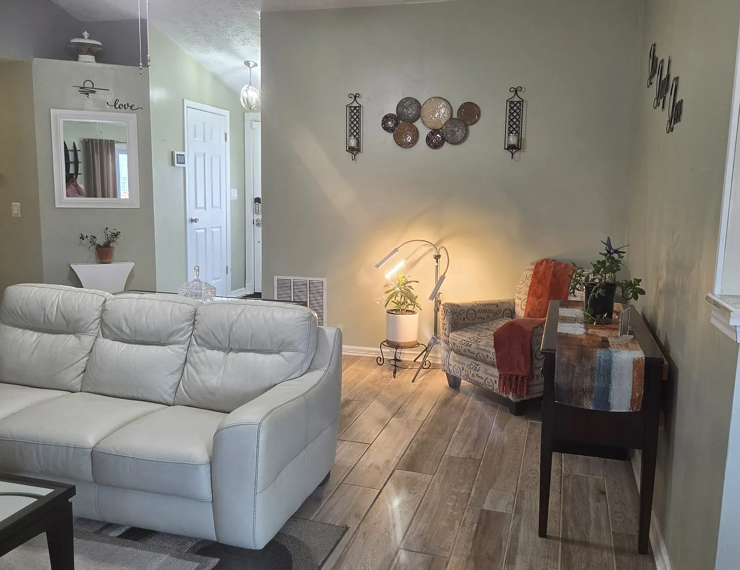 3 bed, 1459 sqft, $2,045 — Photo 3