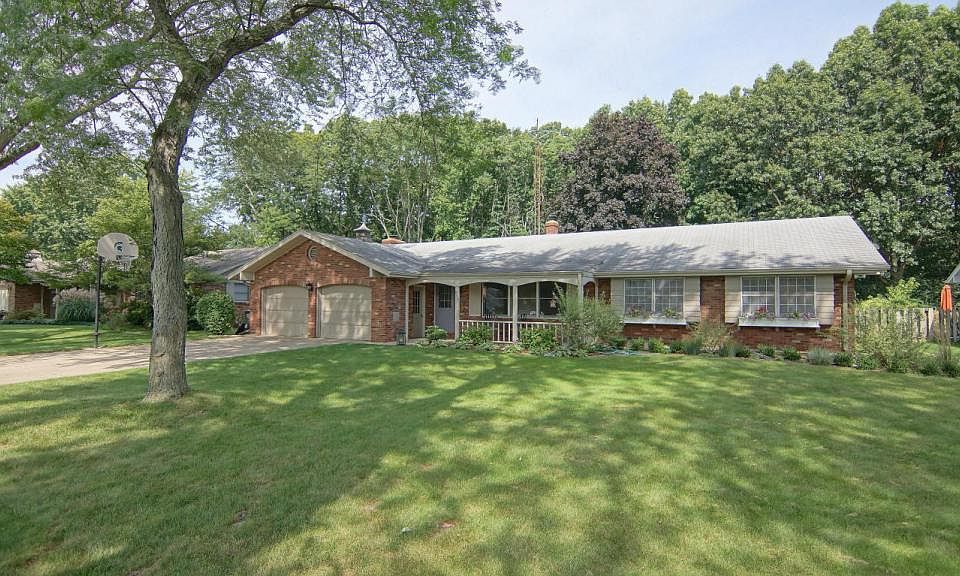 1st image of 811 Oakridge Dr