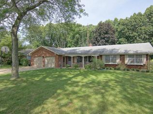 811 Oakridge Dr, Saint Joseph, MI 49085
