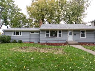 1627 Hollywood Ct, Falcon Heights, MN 55108