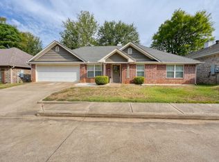 905 Tristan Ln, Longview, TX 75604