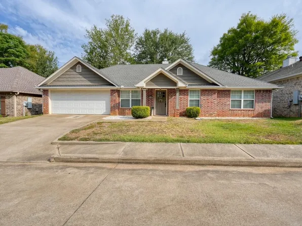 905 Tristan Ln, Longview, TX 75604