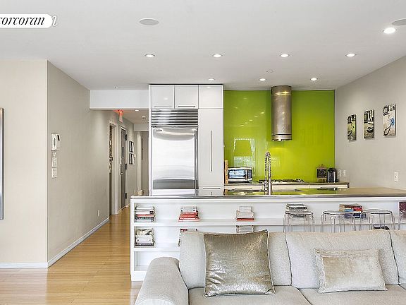 3rd image of 109 Norfolk St APT 3