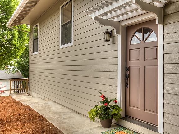 Gorgeous entry