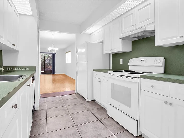 900 SW 142nd Ave #115L — Photo 1