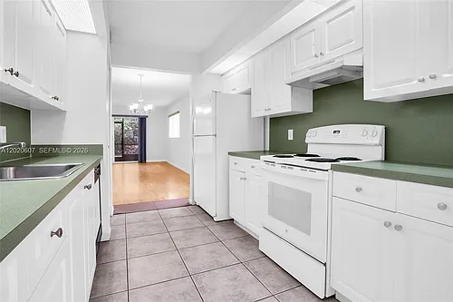 900 SW 142nd Ave #115L Photo 1