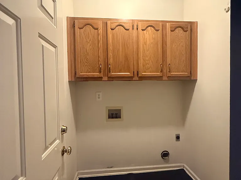 Laundry area on the way to the garage, connection for electrical dryer