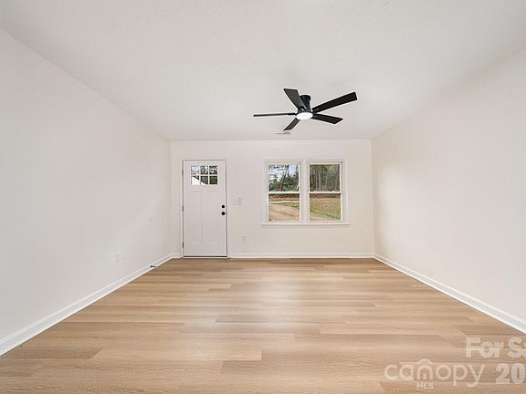 3rd image of 142 Winchester Dr