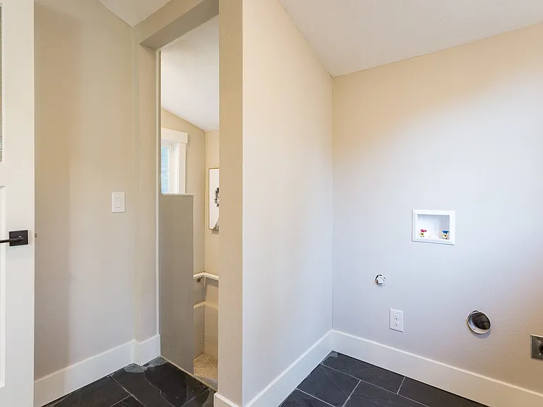 5262 Rosewood St — Photo 9