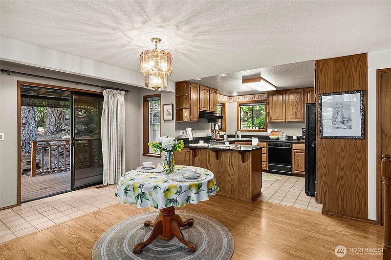 4th image of 4725 Rehklau Road SE