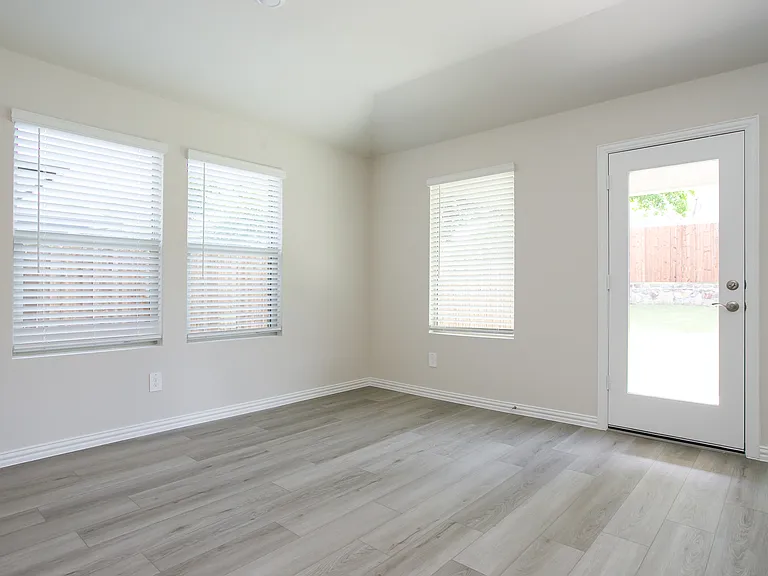 404 Castle Rd — Photo 9