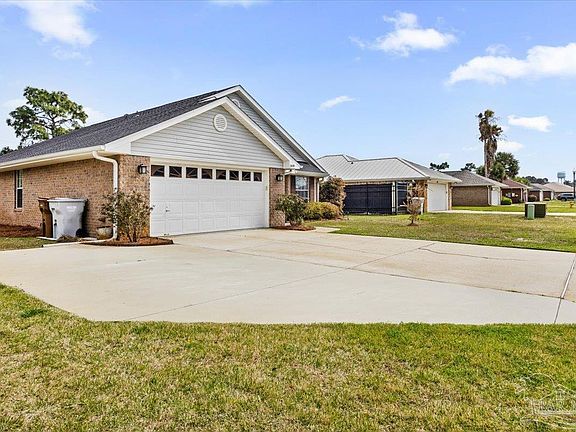 3rd image of 2479 Heritage Cir