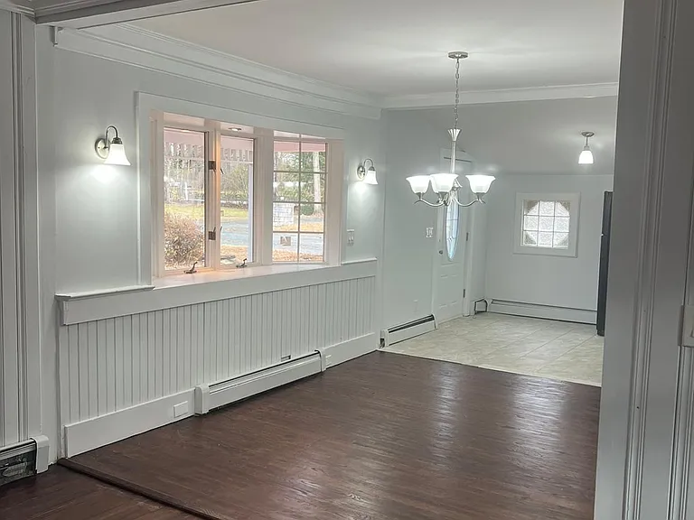 75 Manor Rd — Photo 6