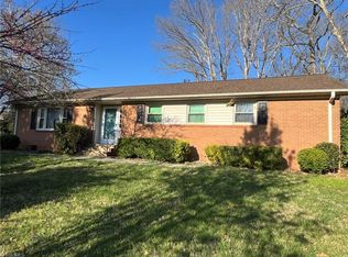 3504 Stimpson Dr, Pfafftown, NC 27040