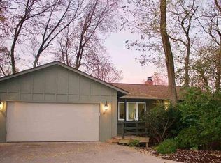 19 Forest Gln, Iowa City, IA 52245