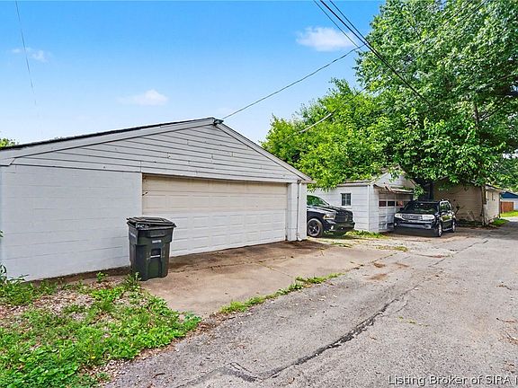 2nd image of 1105 E 10th Street
