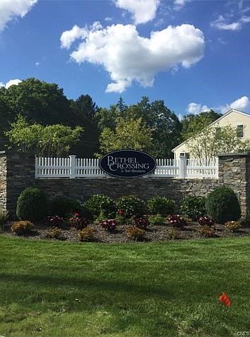 2nd image of 15 Reid Ln #15