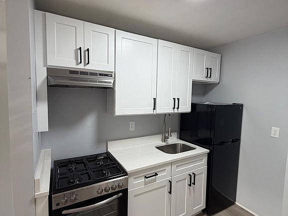 3rd image of 74 Park St #11
