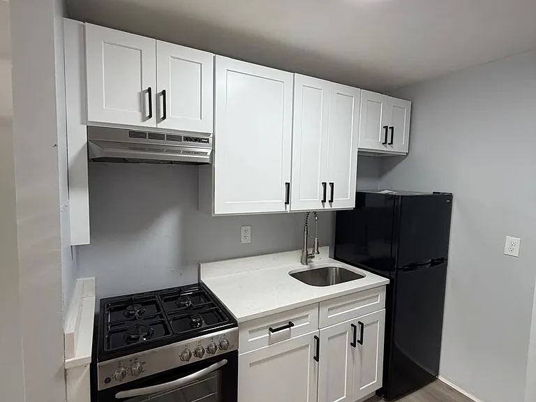 74 Park St #11 — Photo 3