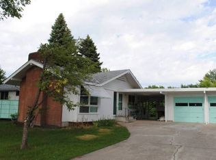 2006 9th St S, Moorhead, MN 56560