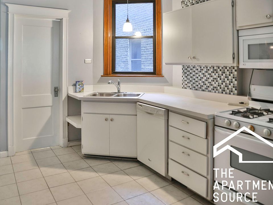 1st image of 3635 N Janssen Ave #1