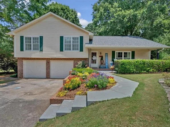 11 Greystone Ln NW, Cartersville, GA 30121