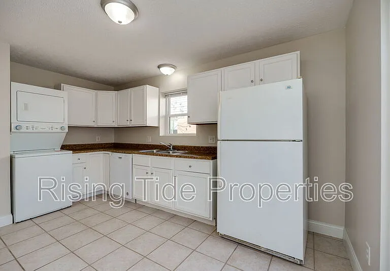 1903 Alice St — Photo 3