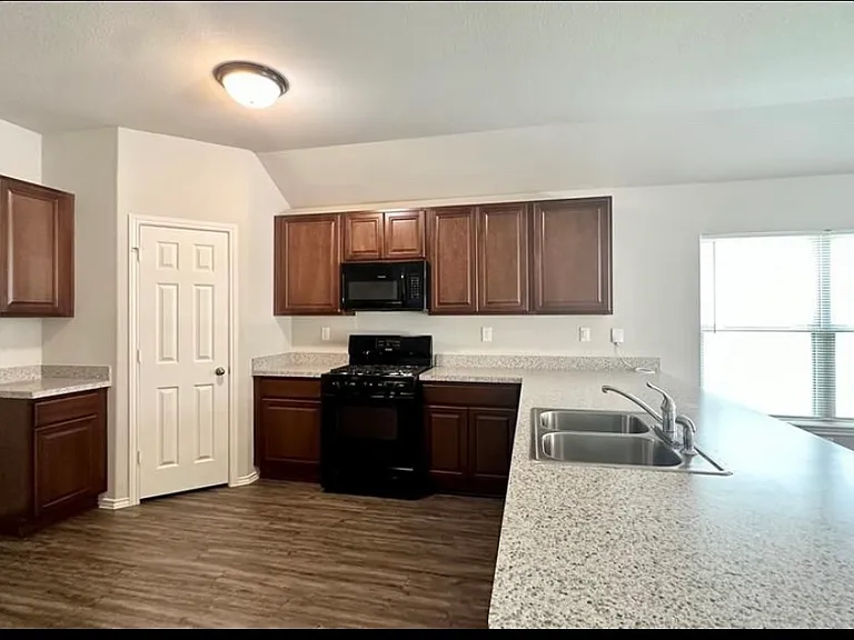 4310 Whisky River Dr — Photo 6