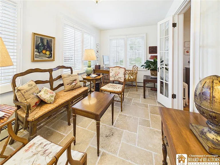 422 York St — Photo 15