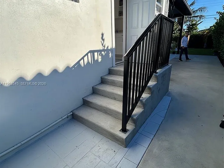 8000 SW 19th St — Photo 13