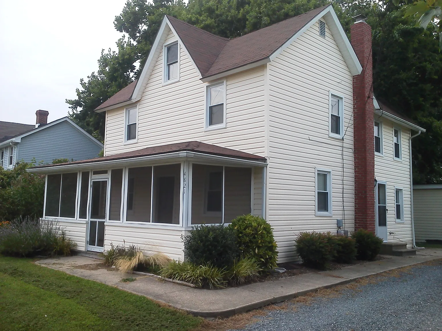 4821 Main St photo 1