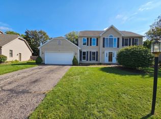 875 Crabtree Ln, Cary, IL 60013