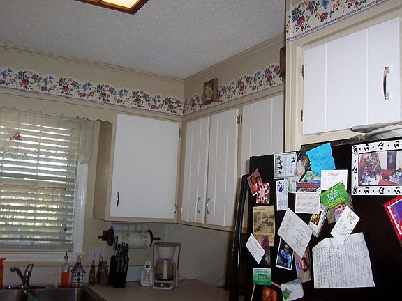 5th image of 250 Columbia Dr
