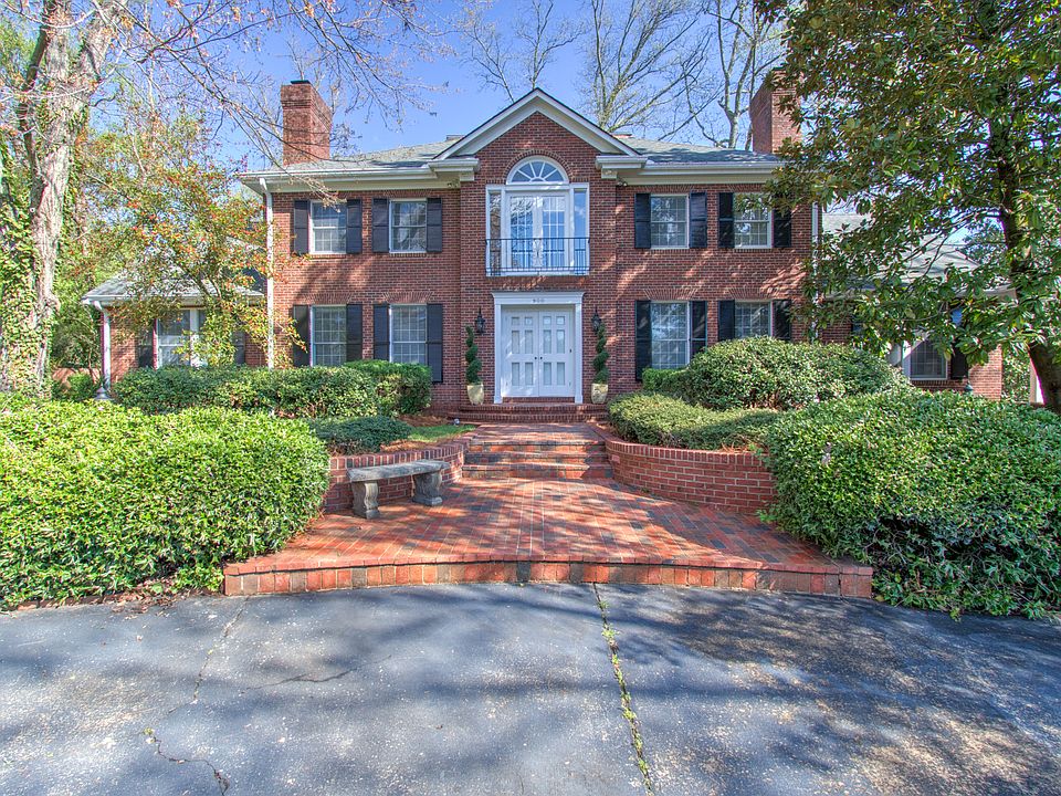 1st image of 900 Forest Hill Dr