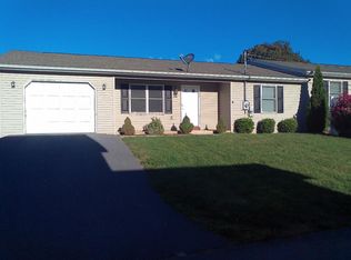 252 S Elm Ln, Greencastle, PA 17225