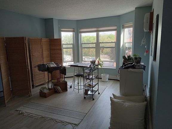 5 Big Bay windows, very sunny