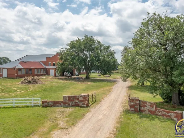 8397 W 269th St, Osage City, KS 66523