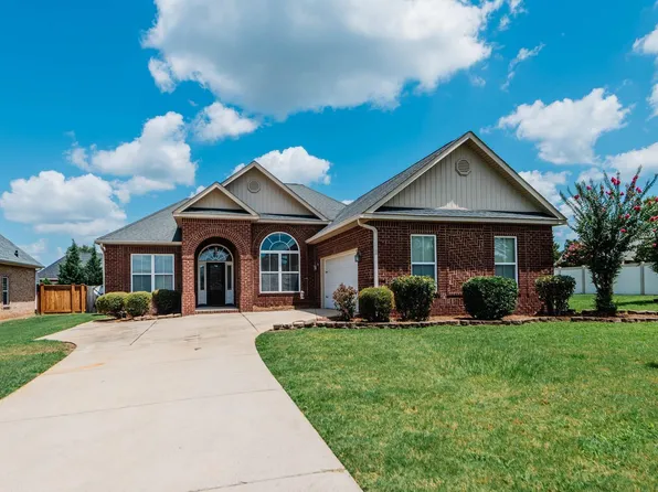 600 Trails End Cir, Bonaire, GA 31005