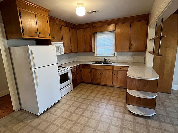 5th image of 109 Mimosa Ave