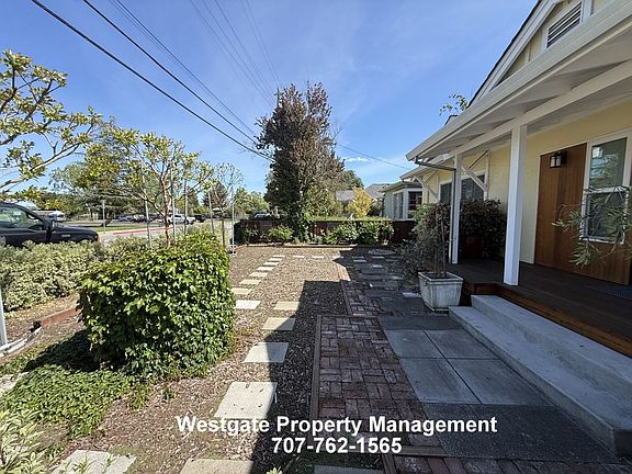 4th image of 220 Payran St