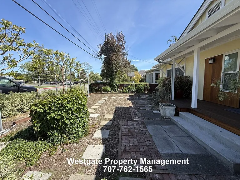 220 Payran St — Photo 4