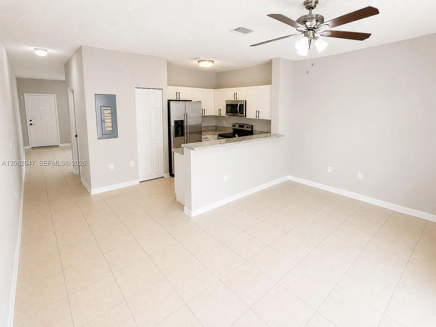 Towngate Condo Eleven — Photo 3