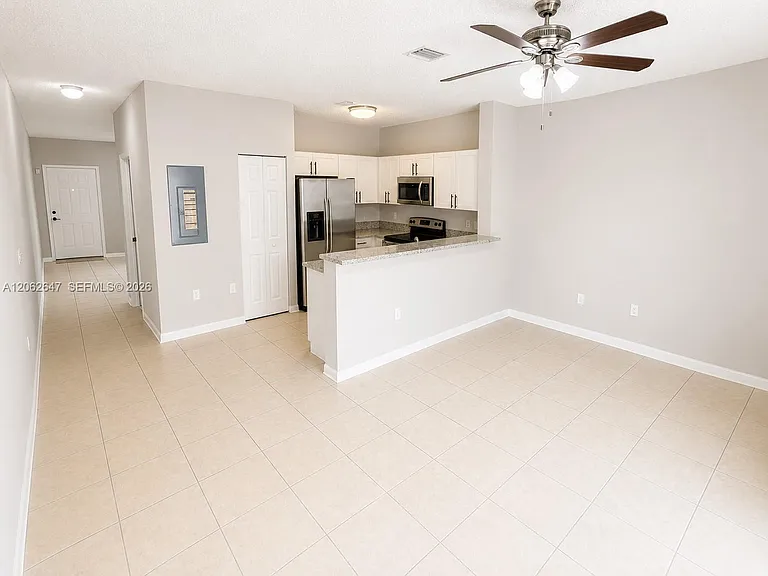 2202 SE 23rd Ter #2202 — Photo 3
