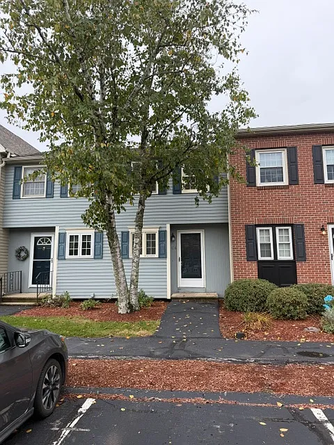 2 bed, 1.5 bath, 994 sqft, $2,300 — Photo 1