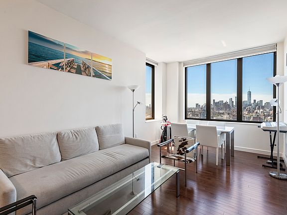 4th image of 101 W 24th St APT 30C