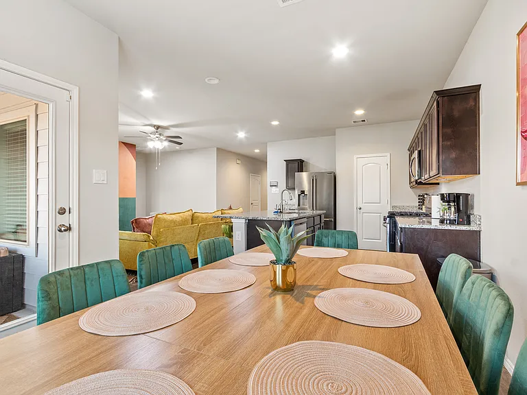 2431 Sutton Hollow Ct — Photo 13