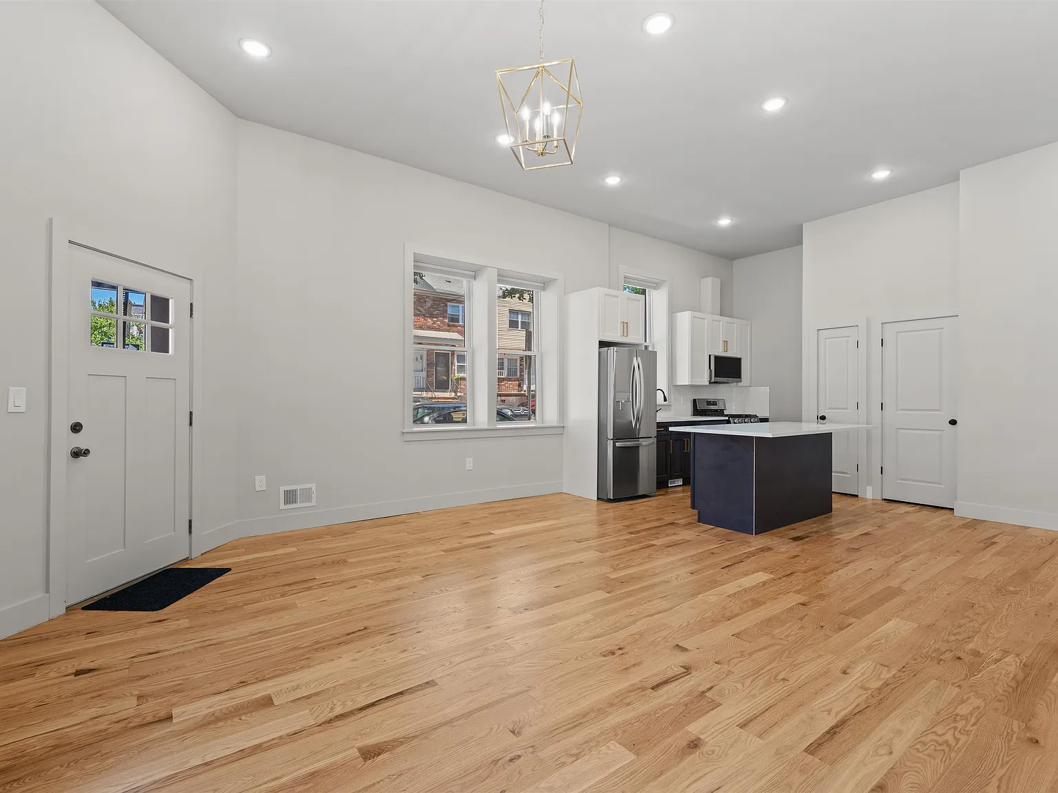 2 bed, 2.0 bath, 1200 sqft, $2,700 — Photo 2