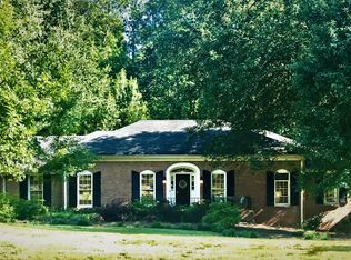 1430 Oakhaven Dr, Roswell, GA 30075