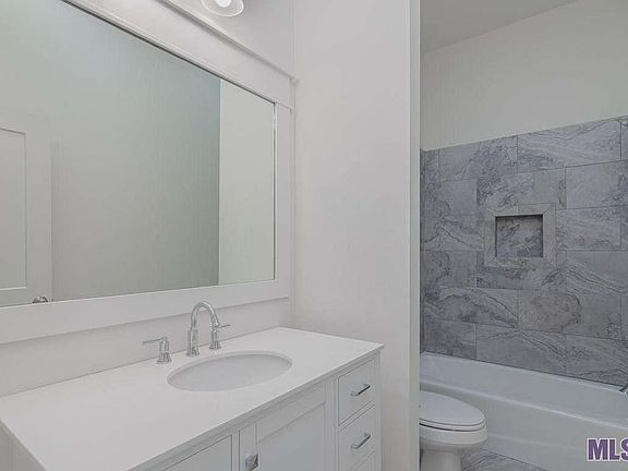 3rd image of 634 W Grant St